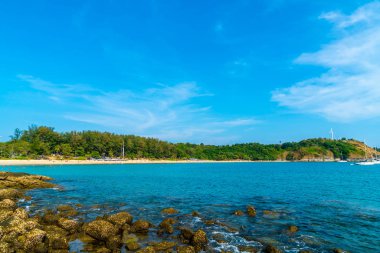 Güzel tropikal plaj ve deniz - tatil tatil kavramı