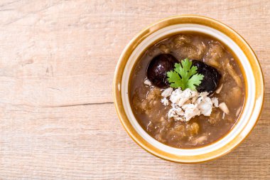 Yengeç kase kırmızı et suyu çorbası kızarmış balık Maw