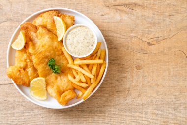 Balık ve patates kızartması. Sağlıksız yiyecekler.