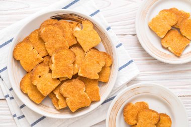 tost sarımsak ekmek plaka üzerinde