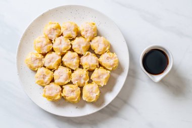 Karides Çince buğulanmış Dumpling sos ile