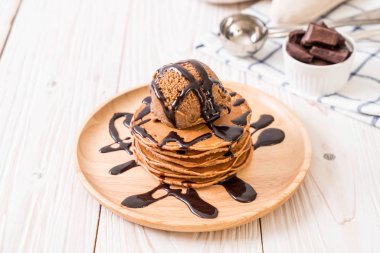 Çikolatalı dondurma plaka ile gözleme