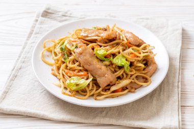 tavada kızartılmış yakisoba noodle pork - Asya gıda tarzı ile
