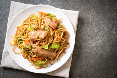 tavada kızartılmış yakisoba noodle pork - Asya gıda tarzı ile