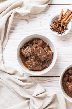 herb - Phuket Tayland geleneksel gıda tarzı ile domuz eti güveç