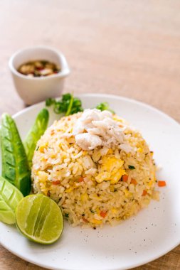 Sebzeli kızarmış pirinç.