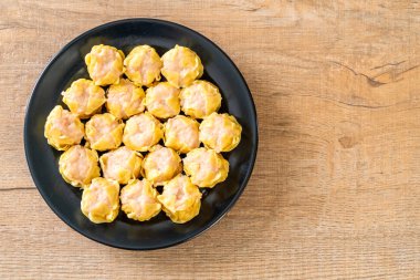 Karides Çince buğulanmış Dumpling sos ile