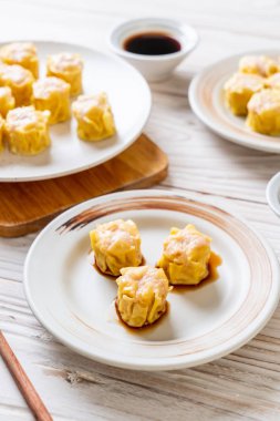 Karides Çince buğulanmış Dumpling sos ile