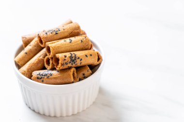 Taylandlı çıtır Hindistan cevizi roll - Tay tatlı snack