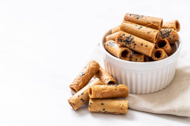 Taylandlı çıtır Hindistan cevizi roll - Tay tatlı snack