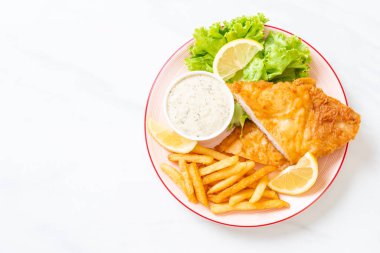 Balık ve cips - sağlıksız gıda