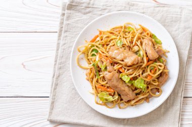tavada kızartılmış yakisoba noodle pork - Asya gıda tarzı ile