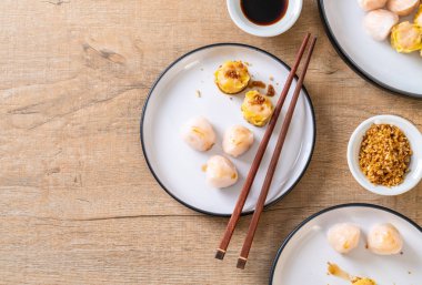 Çin karides pişmiş hamur tatlısı - Asya gıda tarzı