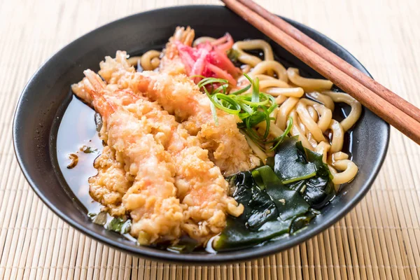 Japon usulü karidesli ramen eriştesi.