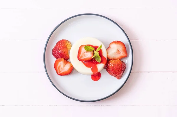 Йогуртовый Пудинг Свежей Клубникой Здоровая Еда Десерт — стоковое фото