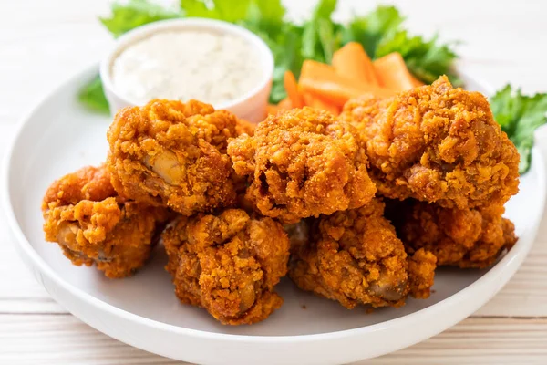 Fried Spicy Chicken Wings Vegetable — Stock Photo, Image