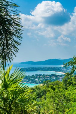 Tropikal plaj manzarası, Karon view Phuket, Tayland - tatil tatil kavramı üzerine gelin