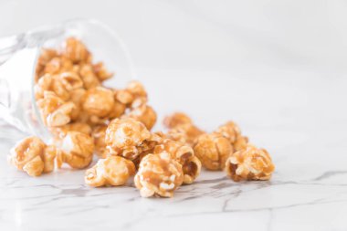 Patlamış Mısır ile karamel kase