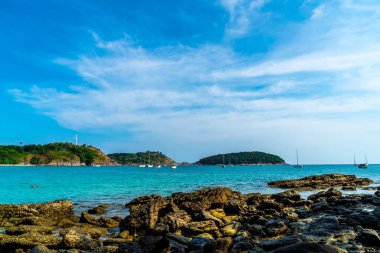 Güzel tropikal plaj ve deniz - tatil tatil kavramı