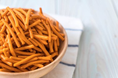 bir kapta tuz sopa bisküvi