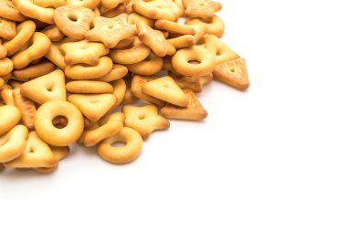 Beyaz arka plan üzerinde izole bisküvi kraker