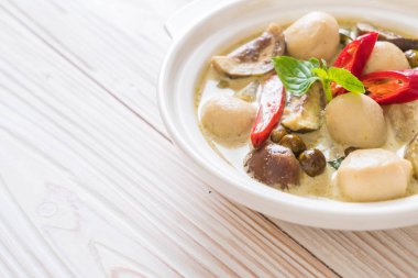 Balık top - Tay gıda ile yeşil köri