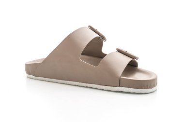 Kadınlar beyaz arka plan üzerinde izole sandalet deri