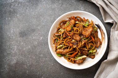 tavada kızartılmış yakisoba noodle pork - Asya gıda tarzı ile