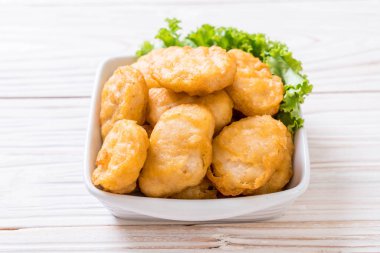 Soslu tavuk nugget, sağlıksız yemek.