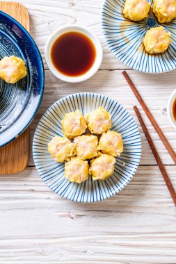 Karides Çince buğulanmış Dumpling sos ile