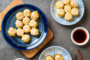 Karides Çince buğulanmış Dumpling sos ile