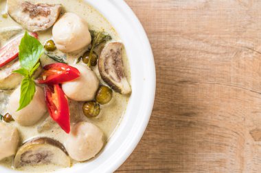 Balık top - Tay gıda ile yeşil köri