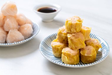 Çin karides pişmiş hamur tatlısı - Asya gıda tarzı