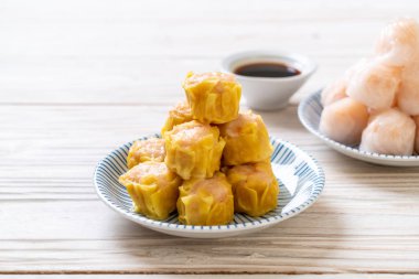 Çin karides pişmiş hamur tatlısı - Asya gıda tarzı