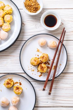 Çin karides pişmiş hamur tatlısı - Asya gıda tarzı