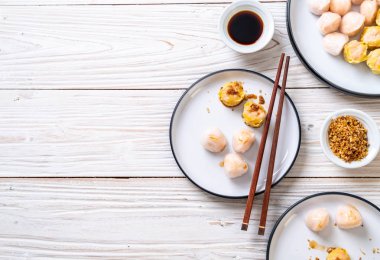 Çin karides pişmiş hamur tatlısı - Asya gıda tarzı