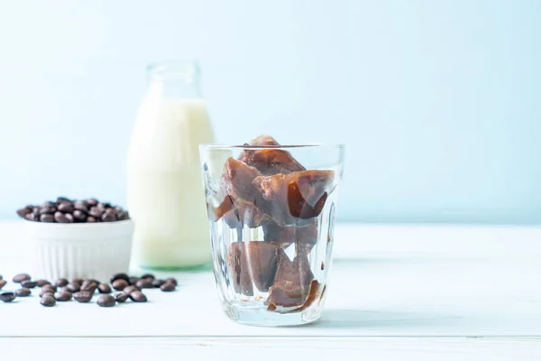 Kopi Dengan Susu Atas Meja Kayu — Stok Foto