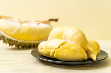 Ahşap zemin üzerinde taze Durian meyvesi