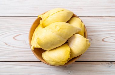 Ahşap zemin üzerinde taze Durian meyvesi