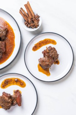 herb - Phuket Tayland geleneksel gıda tarzı ile domuz eti güveç