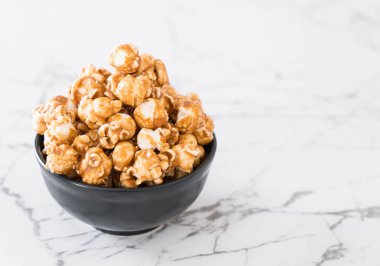 Patlamış Mısır ile karamel kase