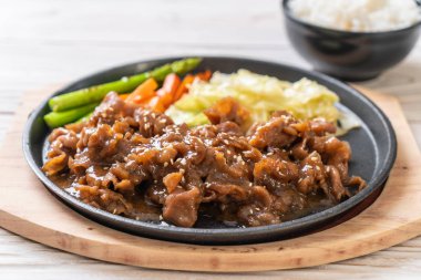 sıcak plaka - Asya tarzı domuz biftek dilimlenmiş