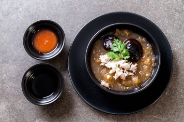 Yengeç kase kırmızı et suyu çorbası kızarmış balık Maw