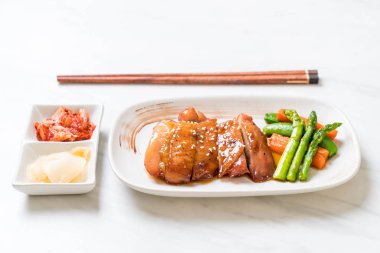 Teriyaki chiciken biftek - Asya gıda tarzı