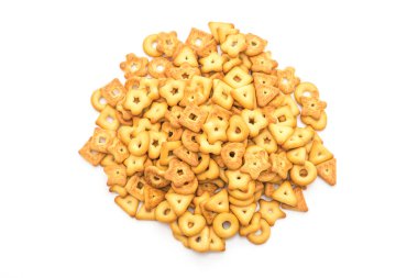 Beyaz arka plan üzerinde izole bisküvi kraker