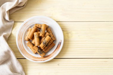 Taylandlı çıtır Hindistan cevizi roll - Tay tatlı snack