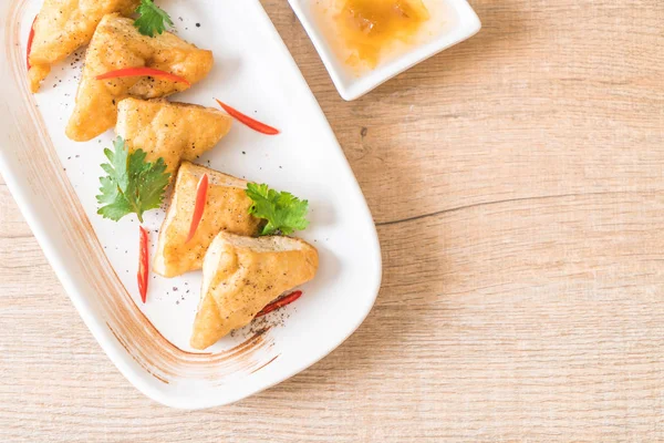 Kızarmış tofu - vegan veya Vejetaryen yiyecekler