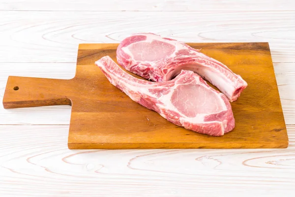 taze domuz pirzolası ham madde ile