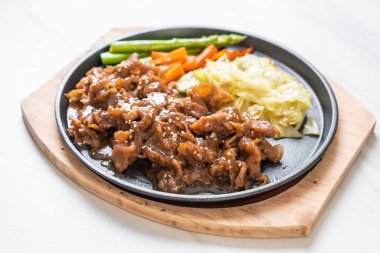 sıcak plaka - Asya tarzı domuz biftek dilimlenmiş