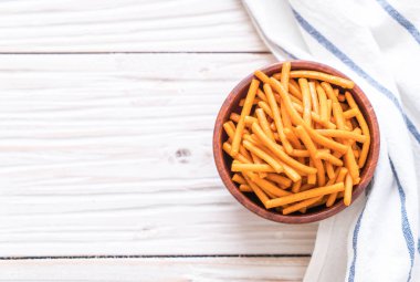 bir kapta tuz sopa bisküvi